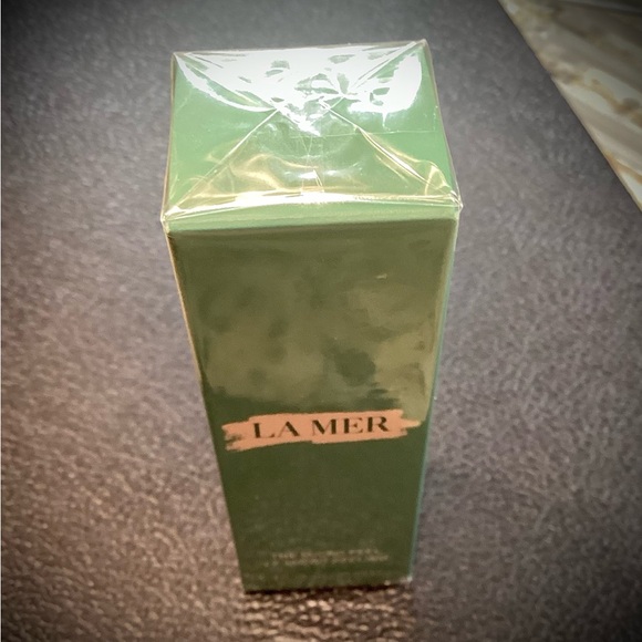 NIB LA MER Micro Peel. 30ml - Picture 2 of 6